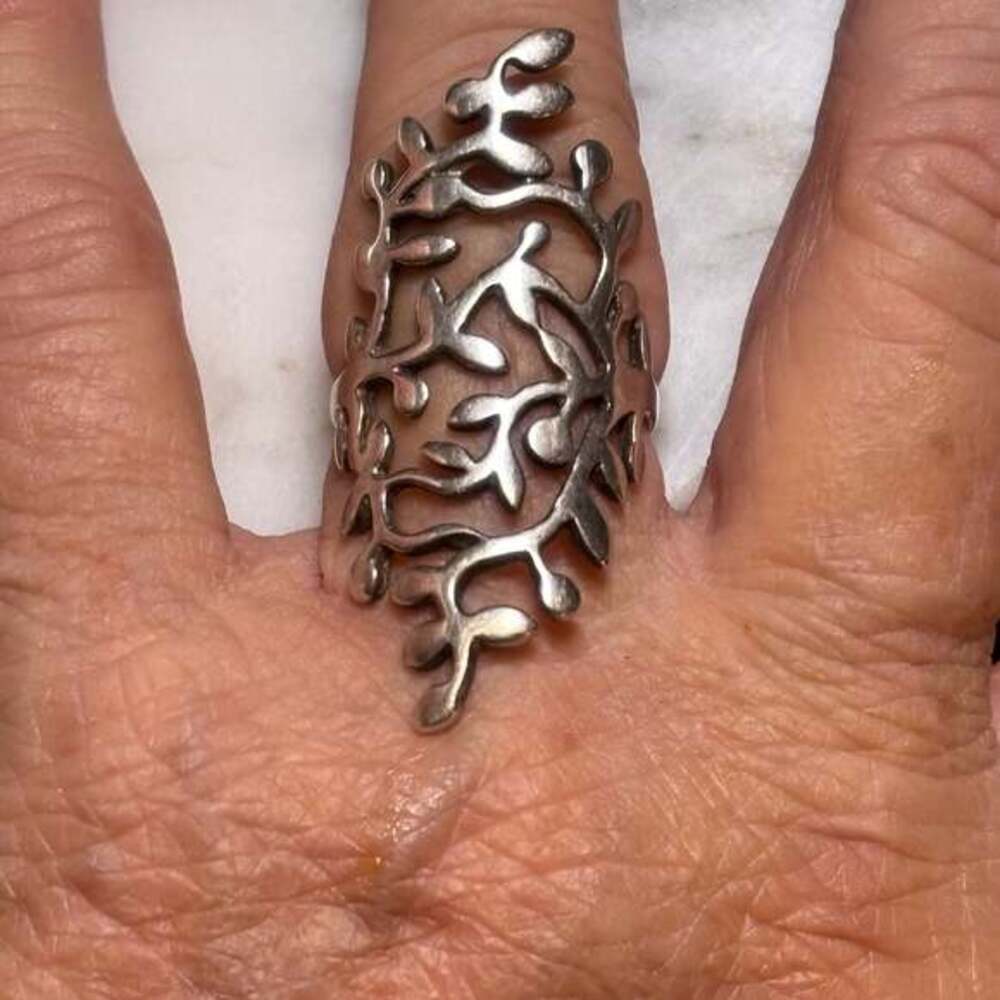 Vintage .925 Sterling Silver Openwork Vine Motif Statement Ring